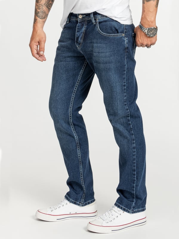 Rock Creek Herren Jeans RC-2402: Perfektion in Blau Unvergleichlicher Komfort mit Stretch-Denim Die Rock Creek Herren Jeans RC-2402 ist die perfekte Mischung aus Stil und Komfort. Hergestellt aus hochwertigem Stretch-Denim, bietet diese Jeans eine ideale Passform, die sich jeder Bewegung anpasst. Egal ob im Büro, bei Freizeitaktivitäten oder beim Abendessen, mit dieser Jeans fühlst du dich den ganzen Tag über wohl.  Zeitloser Stonewashed-Look Der klassische Stonewashed-Look verleiht der RC-2402 Jeans eine moderne und zugleich zeitlose Ästhetik. Die blaue Waschung sorgt für einen coolen und lässigen Look, der sich vielseitig kombinieren lässt. Ob mit einem T-Shirt, einem Hemd oder einem Hoodie – diese Jeans ist immer die richtige Wahl.  Praktischer Five-Pocket-Style und zuverlässiger Knopfverschluss Mit dem bewährten Five-Pocket-Style bietet die Rock Creek RC-2402 genügend Platz für deine Essentials. Der robuste Knopfverschluss sorgt für sicheren Halt und die langlebige Verarbeitung garantiert, dass diese Jeans auch nach zahlreichen Waschgängen ihre Form und Farbe behält. Eine Investition in Qualität und Stil!