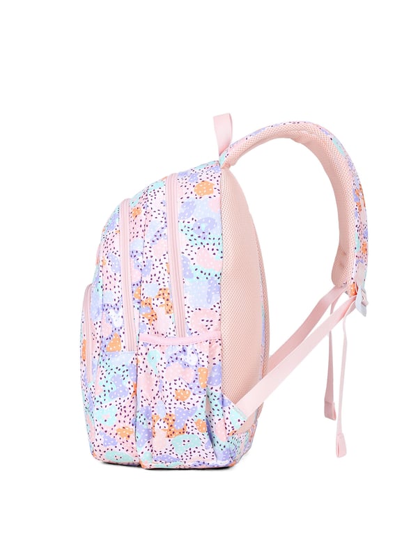 Mochila unisex. El cierre es con cremallera. Hay tres bolsillos internos abiertos. Hay tres bolsillos externos con cremallera y dos laterales abiertos. La bandolera es ajustable y extraíble en tejido. El mango está fabricado en nailon. Hay tres compartimentos internos. El material exterior es poliéster. Internamente está forrado en poliéster. Medidas: 30x17x43 cm. Producto de moda