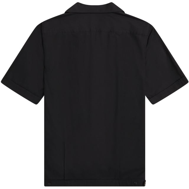 Eleva tu estilo informal con la camisa informal Fred Perry. Con el logo de la marca en el pecho izquierdo, esta camisa irradia sofisticación y atractivo atemporal. Perfecta para cualquier ocasión, esta camisa elevará tu guardarropa sin esfuerzo., 70% Algodón, 30% Lyocell, Camisa negra, Camisa bowling, Cierre de botones, Manga corta, Cuello. Ropa Casual, Camisa Negra, Manga Corta