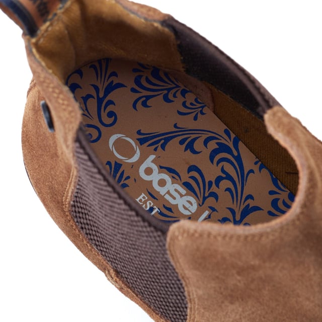 Sid is a modern penny loafer from Base London. With its rich washed leather uppers and contemporary wedge sole, Sid gives you the confidence you need to elevate your outfit and stand out from the crowd.