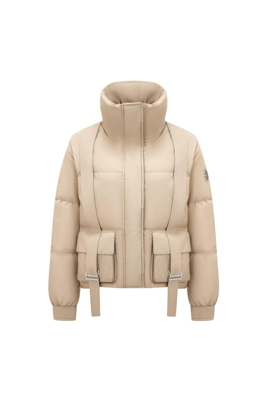 "HIGH QUALITY 680+ DUCK DOWN: 90% filling for optimal warmth, evenly distributed for consistent warmth. High-grade thermal fabric insulates.