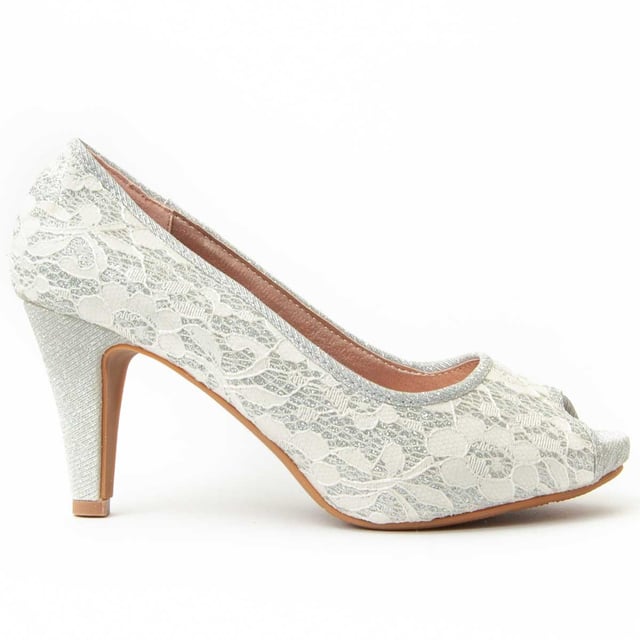 Hakken voor dames. Comfortabele pasvorm. Geproduceerd door andere merken voor ons merk. Geschatte afmetingen: 8 cm hak.