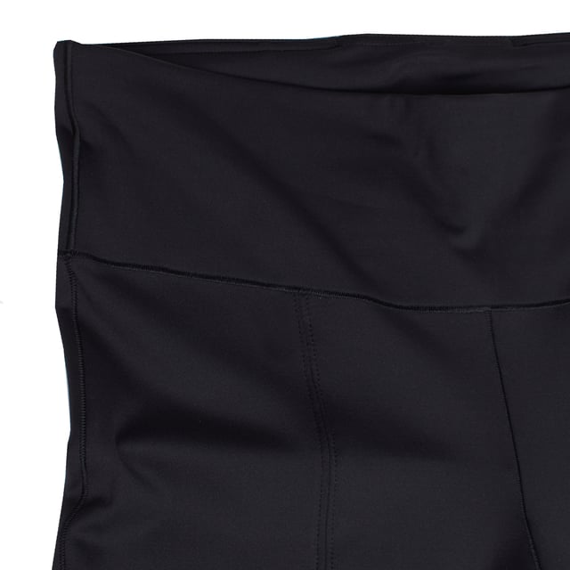 These high-waisted flared yoga pants are designed to provide comfort and flexibility with every move.

 Made from a stretchy fabric that adapts to the body, they offer freedom of movement and a comfortable fit.

 They incorporate an internal elastic band at the waist to ensure a firm and personalized fit.

 The design includes openings at the front hems, which adds a modern touch and allows for greater mobility.

 Perfect for both yoga and everyday casual wear, they combine functionality and style in one garment.
 Composition: 74% Polyester, 25% Elastane
 Care:
- Machine wash cold.
 - Use similar colors in the wash.
 - Avoid the use of bleaches.
 - Dry at low temperature in the dryer.
 - Do not iron.
 - Do not dry clean.
