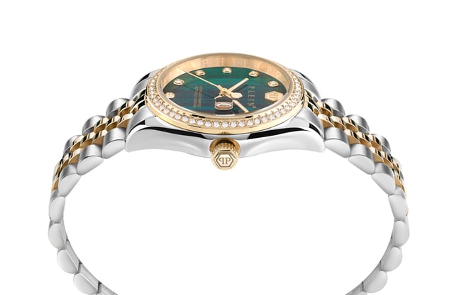 This Philipp Plein Date Superlative Analogue Watch for Women is the perfect timepiece to wear or to gift. It's Multicolour 34 mm Round case combined with the comfortable Multicolour Stainless steel watch band will ensure you enjoy this stunning timepiece without any compromise. Operated by a high quality Quartz movement and water resistant to 5 bars, your watch will keep ticking.