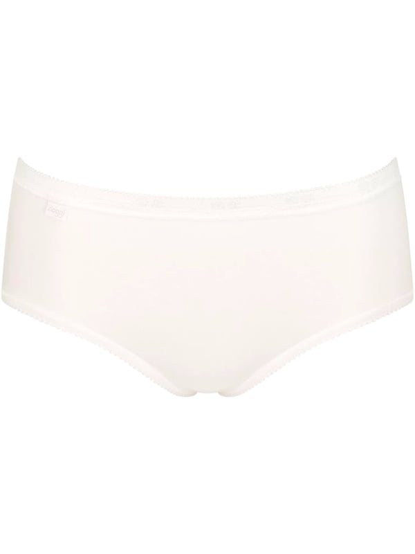 Deze midislip voor dames combineert comfort en vrouwelijke elegantie in een ontwerp dat geschikt is om elke dag te dragen. Hij is gemaakt van zacht stretchkatoen en biedt een comfortabele pasvorm en uitstekend draagcomfort. De mid-rise tailleband en elastiek in de taille zorgen voor een goede pasvorm, terwijl de hogere pijpen de nadruk leggen op een flatterend silhouet. Een geweven label op de tailleband voegt een subtiel accent toe, terwijl de met fijn kant afgezette zoom de slip een delicate, vrouwelijke touch geeft. Verkrijgbaar in een praktische verpakking van drie, met een selectie van verschillende kleuren voor afwisseling in je ondergoedcollectie. Perfect voor vrouwen die waarde hechten aan stijl, comfort en functionaliteit. Een ideale metgezel voor elke dag die altijd comfortabel is om te dragen.