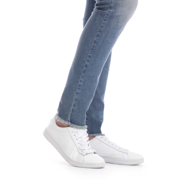 Damen Emporio Armani J23 Slim-Fit Jeans. - Slim Fit. - Markenlogo. - Reißverschluss. - Gürtelschlaufen. - 5 Taschen. - 78 % Baumwolle, 14 % Lyocell, 6 % Elastomultiester, 2 % Elasthan. - Ref: J23 Slim-Fit Jeans
