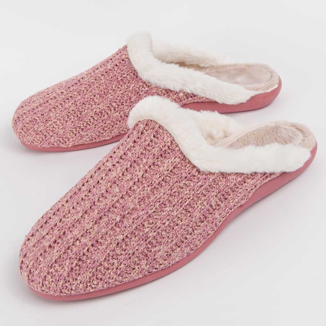 Hecho en España. Zapatilla de casa para mujer. Calce cómodo. Fabricada en materiales veganos. Fabricado por otras marcas para nuestra marca.