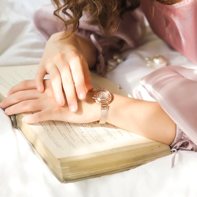 Pretty and Elegant Watch: The beautiful dial with small face is suitable for women's small wrists. Watch dial is also decorated with four clear crystals that makes this watch looks stylish, and elegant.

Case diameter: 30mm; Case thickness: 7.4mm;  Watch band length: 180mm; width: 10 mm

Slim Leather Band: Strap width:10mm, which is breathable and durable, provide comfortable wearing experience for you.

Quartz Women Watch: Japanese quartz movement, keep time accurately.

Waterproof Watch Women: 30M Waterproof,will withstand splashes in water, but not suitable for swimming or bathing.

Gifts for Her: It comes with nice Victoria Hyde gift box, can be as mothers day gifts, anniversary gifts, birthday present etc.