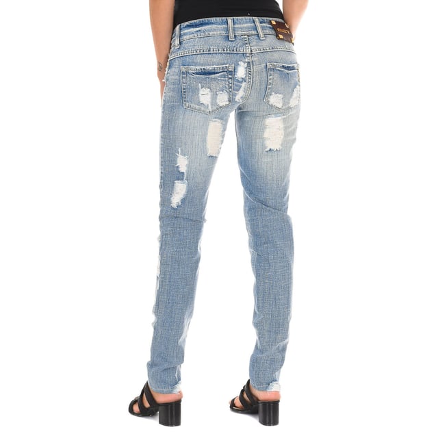 Long jeans. 
 Color blue 
 Waist with belt loops. 
 Button and zip closure on the front. 
 Two pockets on the front. 
 Two pockets on the back. 
 Brand name patch on the back of the waist. 
 Narrow cut hem. 
 Broken effect with gauze. 
 Matching seams. 

 Composition: 
 - 100% cotton. 

 Washing instructions: 
 - Wash maximum at 40ºC. 
 - Iron at medium temperature. max. 110ºC. 
 - Lets you use a dryer. 
 - Do not use bleach. 
 - Does not support dry cleaning. 

 Composition: 100% Cotton
 Care:
- Wash maximum at 40ºC.
 - Iron at medium temperature. max. 110ºC.
 - Allows you to use a dryer.
 - Do not use bleach.
 - Does not support dry cleaning.