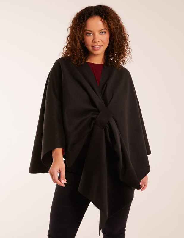 The perfect layer for those sunny and dry winter days. Out for a walk on a Sunday morning or just for a coffee with the girls, you're sure to be stylish and warm at the same time.