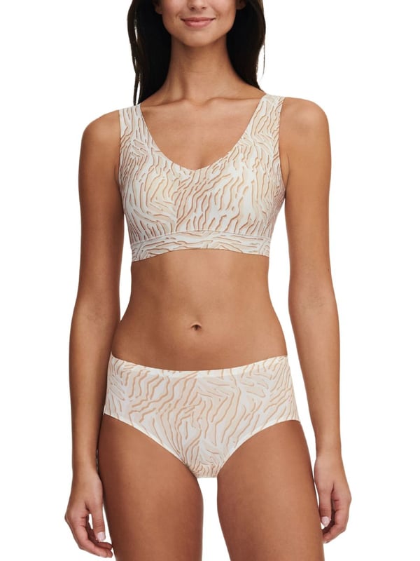 Chantelle SoftStretch Padded Bralette Top. With wide straps, V-shaped neckline and non-removable pads. Seamless construction and fully lined. Product is made of Nylon, Elastane, Polyester and is recommended hand-wash only.