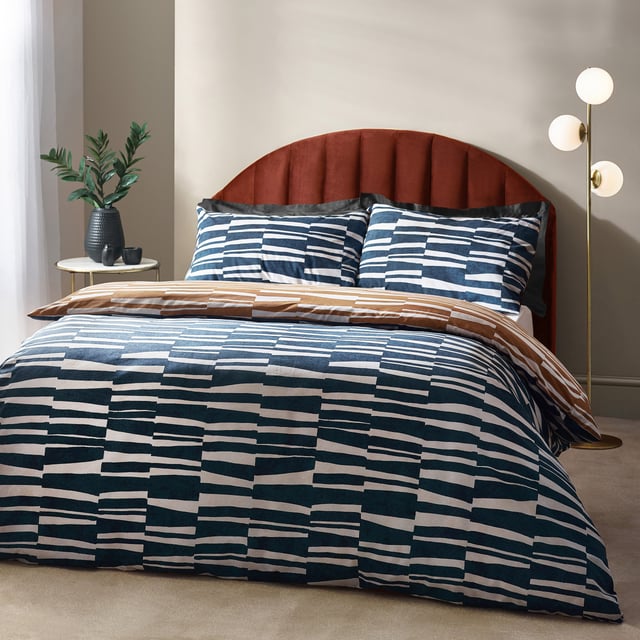 Go to sleep in style with the Piper duvet cover set, inspired by modern, minimalist and abstract art. Create an impact with this modern design, adorned with striking irregular stripes in a tone reminiscence of dusk skies. The reverse features a coordinating print in warming bronze, to offer an alternative design when you need a midweek refresh. A thoroughly modern classic, with a forward-thinking design which will add sophisticated style to your interior. This product is certified by OEKO-TEX® showing it has been sustainably made.
