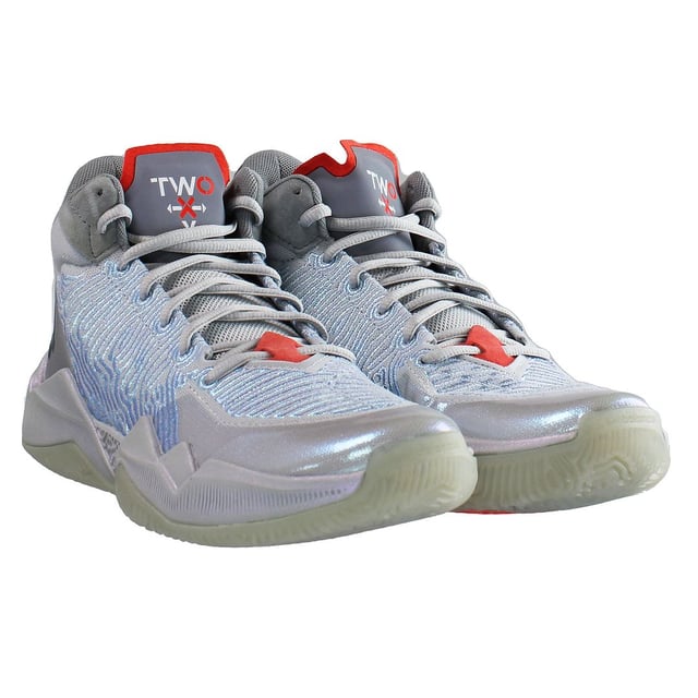 Para los jugadores no se desbloquean por posición, ya no definido por 1 a 5, los dos WXY están construidos para su estilo de juego. Hyper-diseñado para la velocidad y la agilidad en ambos extremos de la cancha, es un zapato de rendimiento lleno de tecnología para ese momento explosivo cuando cambias de ofensiva a defensa a ofensiva nuevamente. Los dos WXY se especializan en versatilidad: el creador de juegos del juego sin posición de hoy.

Características
Fuelcell Foam ofrece una sensación propulsora para ayudarlo a avanzar
La construcción de puntadas cinéticas agrega soporte donde se necesita sin comprometer la flexibilidad
Superior sintético con superposiciones sin costo para soporte adicional
Vástago de la entresuela para la rigidez torsional en el zapato
Suela exterior basada en datos para la tracción donde se necesita más
Collar medio para la estabilidad del tobillo
Consejo de lengua sin costura para un ajuste cómodo
Ortolite sockliner ofrece comodidad receptiva
Cierre de cordón