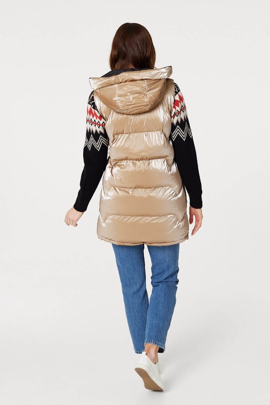 Add a puffer vest like this one to a transitional season wardrobe. With a hood, zip front closure, pockets with a zip detail and a longline fitted shape dropping to thigh length. Layer over your favourite knit pullover and jeans for a look that's perfect for when the weather turns colder.