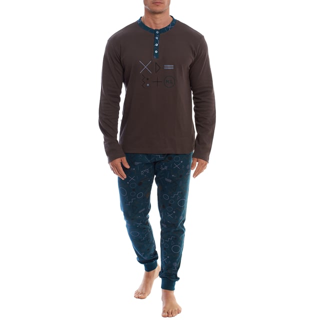 Kisses&Love men's winter pajamas. Top quality men's pajamas!

 The men's pyjamas combine a long-sleeved round-neck T-shirt (only one model with a V-neck!) and long trousers. Made from soft and breathable materials, they ensure comfort all night long.
 Ideal for winter, this set offers a perfect balance between style and comfort for a restful night's sleep.

 Exclusive designs and a variety of prints: Men's winter pajamas are available in a wide range of exclusive designs and prints, allowing you to choose from different styles that reflect your personality and taste. From prints to stripes, vibrant colors and softer ones, each pajama offers a unique and special touch.

 Easy care and durability: Made from durable cotton, and some models with a slight percentage of polyester, the cotton men's pajamas are easy to machine wash and maintain their softness, color and shape wash after wash. This easy maintenance ensures that the pajamas remain a favorite item in your wardrobe, offering durability and practicality over time, especially during the colder seasons.

 Men's winter pajamas, the perfect gift for Mother's Day, anniversary, Christmas, New Year, birthday, and much more!

 Choose style, quality and comfort with Kisses&Love!
 Composition: 100% Cotton
 Care:
- Wash at max temperature. 30º.
 - Do not use bleach.
 - Do not use a dryer.
 - Iron at low temperature max. 110º.
 - Do not dry clean.