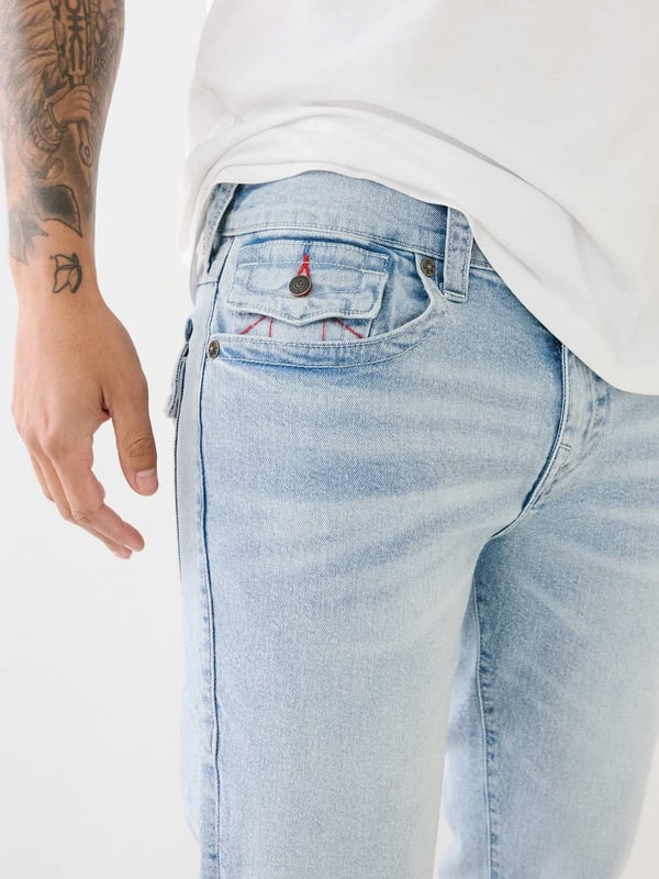 The Ricky Super T Straight Jean is a true classic. This men's straight jean features fading and 3D whiskering, clean hardware, and red and white Super T stitching. Finished with 1/2" horseshoe detailing along the back flap pockets and our regular 34” inseam. 