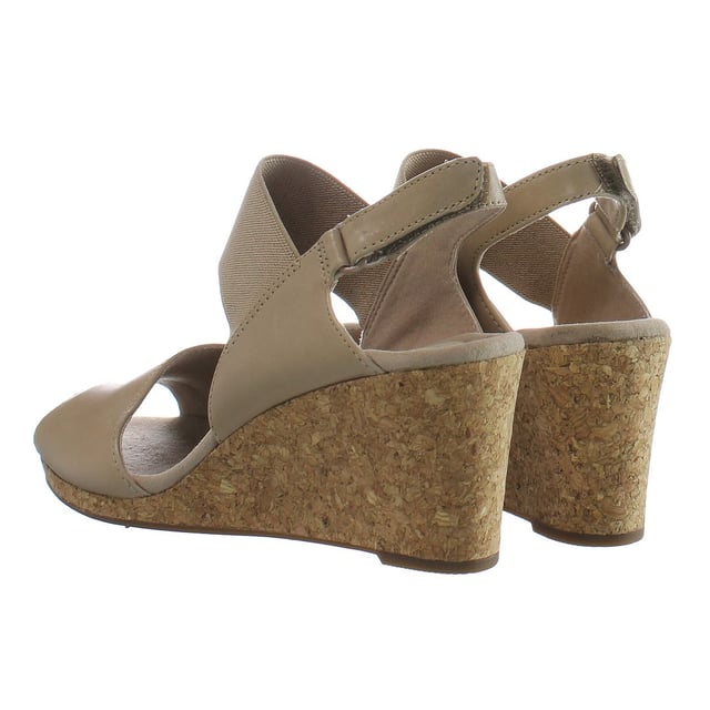 Clarks store beige wedges