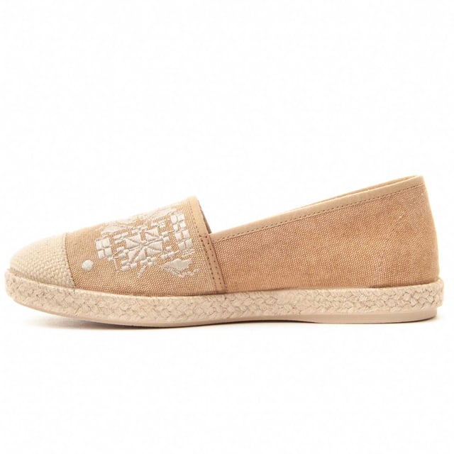 Hechas en España. Alpargata cómoda para mujer. Fabricada en los mejores materiales. Suela antideslizante. Cosido reforzado. Plantilla acolchada. Baja huella de carbono.