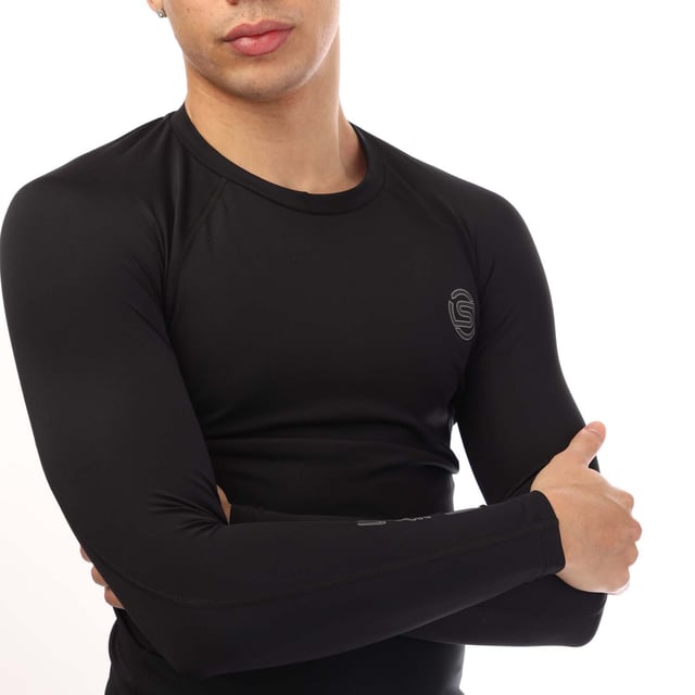 Mens Skins Series-2 Long Sleeve Top in black.- Round neck.- Long sleeves.- Reflective outline logos.- Medium level compression.- Squat proof.- Great absorbency and wicking qualities.- 83% Polyester  17% Elastane.- Ref: SW00200059001
