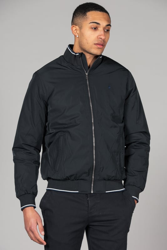 This funnel neck jacket from Kensington Eastside is a must-have for your wardrobe. It features a convenient zip fastening, a high funnel neck, elasticated waistband and cuffs, along with two side pockets, one inside pocket and Kensington Eastside branding on the chest. With its padded lining, this jacket ensures both warmth and style, making it the perfect choice for every season.