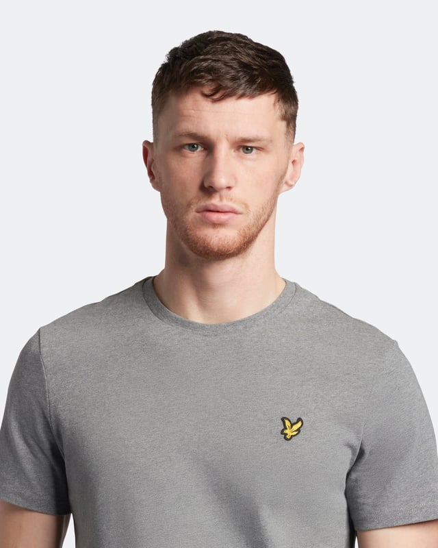 Crafted from 100% cotton from unrivalled softness, the Lyle & Scott Plain T-Shirt is an iconic style and the definition of a wardrobe staple. Featuring a classic silhouette, detail stitching at collar and cuff, plus our signature Golden Eagle, this t-shirt can be seamlessly layered or stand alone as the centrepiece of any smart-casual outfit.  
  
Fit: Regular
It is crafted to fit the body neither too tightly or too loosely, leaving you with a classic, timelessly stylish look. We recommend you order your usual size, but if you're caught between two, go a size up.