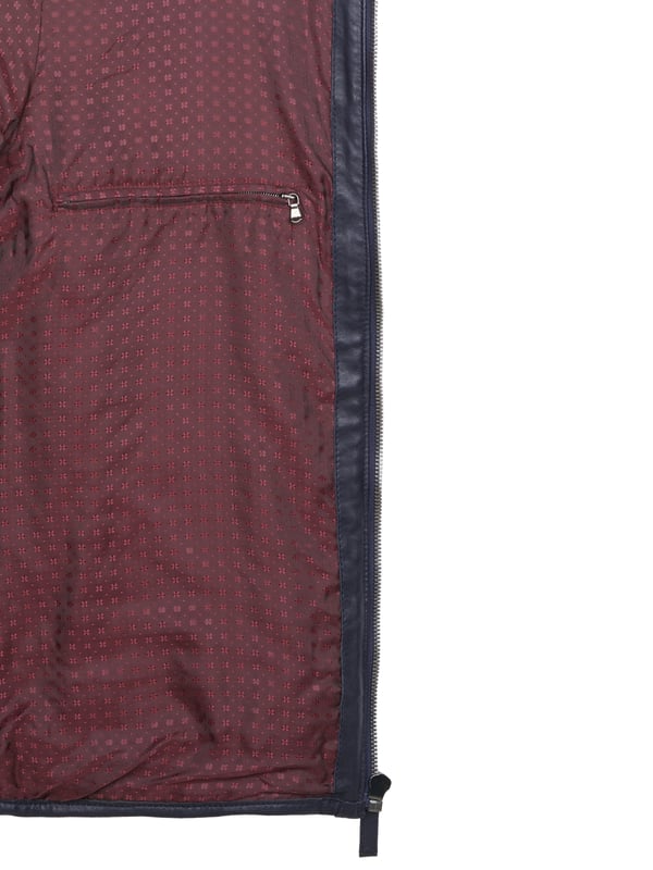 95% Polyamid, 5% Schafleder; Dolce & Gabbana Jacke;  Modell: G9EA5T G7AUZ 79;  Hochwertig verarbeitet;  Kapuze mit Tunnelzug;  Verschluss: Reißverschluss;  Zwei Fronttaschen mit Reißverschlüssen;  Zwei Innentaschen mit Reißverschlüssen