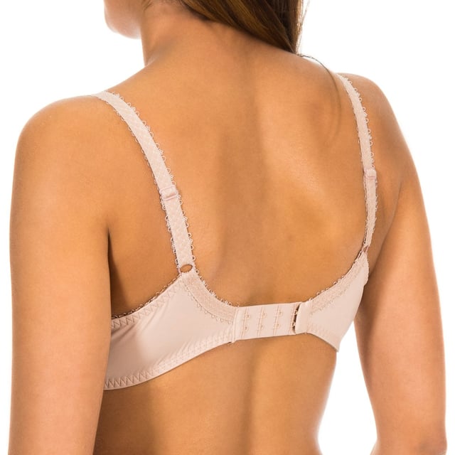 Playtex brand bra.
 Made of elastic lace, for an ultra feminine and refined style.
 Underwired bra.
 Cups without foam.
 Elastic and adjustable straps.
 Back closure with four-position hooks.
 Bow decoration at the center of the neckline.
 Elastic lace sides.
 Seams seen in tone.
 Composition: 57% Polyamide, 21% Polyester, 12% Elastane, 10% Cotton
 Care:
Handwash.
 Do not use bleach.
 Do not use dryer.
 Do not iron.
 Do not dry clean.