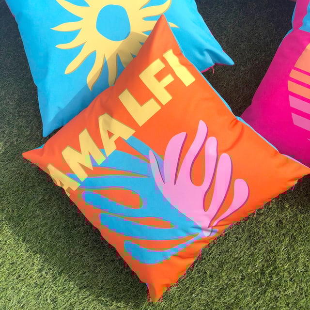 Bring the feel of the Amalfi Coast to your garden this summer. A chic, colourful cushion with the focal point being a bold abstract design inspired by Amalfi. Mix and match with other cushions from the collection, pop them in your outdoor space and make a statement.