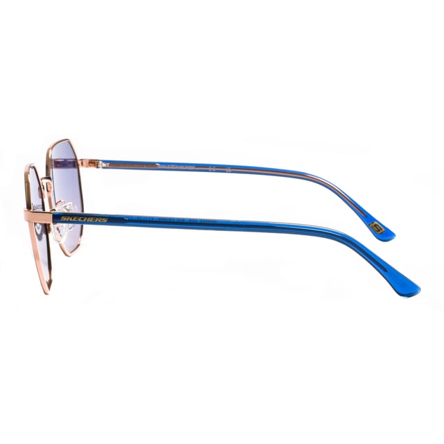 Estas gafas de mujer polarizadas tienen forma hexagonal.
El material principal utilizado en la fabricación de estas gafas es el metal.
Las patillas de estas gafas están fabricadas en acetato, incluye logo de Skechers.
100% Protección UV.
Cristales polarizados.
Incluye los certificados de autenticidad y garantía.
 Medidas: Alto lente: 46 mm. Ancho lente: 54 mm. Puente: 19 mm. Patillas: 140 mm.
 Composición: Metal
 Cuidados:
Utiliza un paño de microfibra suave y limpio para limpiar tus gafas de sol. Este tipo de paño no rayará los lentes.
Evita usar productos de limpieza abrasivos, detergentes, alcohol o acetona, ya que pueden dañar los lentes y los tratamientos antirrefleja