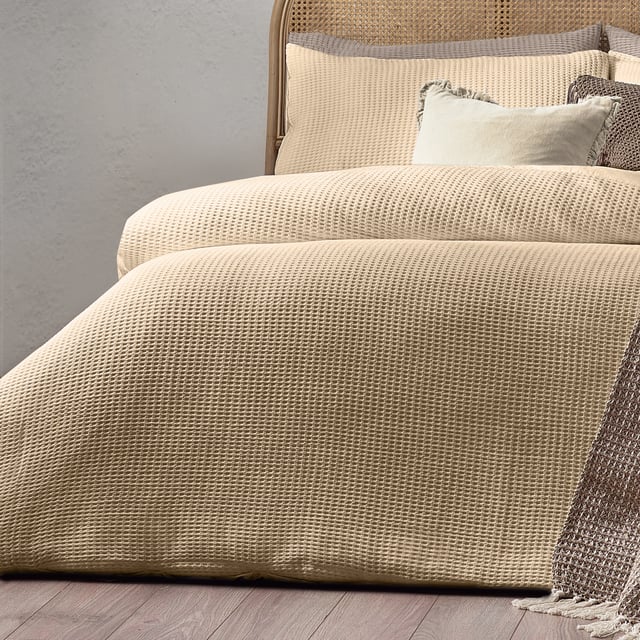 A modern classic ideal for those who appreciate the relaxed living aesthetic. The Chunky Waffle duvet cover set is made of premium cotton. Its soft, breathable fabric provides a comfortable night's sleep while also adding a sophisticated look to your bedroom. OEKO-TEX® certifies this product, showing it has been sustainably made.