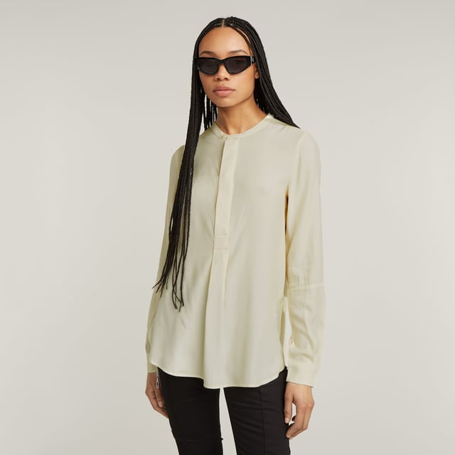 G-Star RAW Half Placket Top Neckline finished with a binding, button closure. Deep placket, hidden snap button closure. Cuffs, button. Volume pleat at the front and back. Side slits. Button closure. Top Half Placket offers a longer placket with hidden snap buttons. Pleats add volume to the front and back. An additional seam across the elbow adds shape. 58% Viscose, 42% Viscose LENZING™ ECOVERO™. Rigid