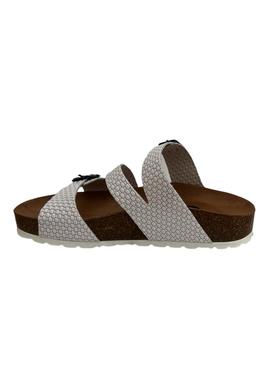 Slingback-Sandale mit doppeltem Riemen im Ristbereich, Schnallenverstellung am oberen Riemen. Sie hat eine bequeme Sohle und eine rutschfeste Sohle.