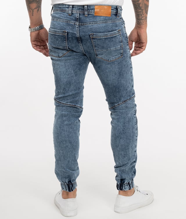 Modebewusste Herren finden bei Rock-Creek trendstarke Slim Fit Jeans, die mit ihrer figurbetonten Passform ein schlankes Bein zaubern. Die Hosen sitzen wie eine zweite Haut und bieten dank Ihres Elasthan-Anteils einen hervorragenden Tragekomfort und viel Bewegungsfreiheit. Noch dazu sehen die Herren Jeans sehr modern aus und können vielfältig kombiniert werden. Sie sind stilvolle Begleiter für das Büro, den Alltag oder die Freizeit und begeistern mit einer erstklassigen Verarbeitung.