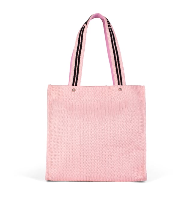 Iris Straw Large Shopping Candy Rosa/Negro Bolsa de la compra Juicy Couture - Perfecta para un estilo casual-chic
Esta bolsa de la compra Juicy Couture es ideal para acompañarte en tu día a día con estilo y practicidad. Fabricada en un material de punto de alta calidad, ofrece una textura única y un diseño sofisticado. La combinación de colores rosa y negro, combinada con las distintivas letras Juicy Couture, hacen de este bolso un accesorio moderno y original para quienes desean destacar. Perfecto para completar conjuntos informales o añadir un toque de glamour a tu look diario.
Dimensiones: Ancho 35 x Alto 16 x Fondo 35 cm
