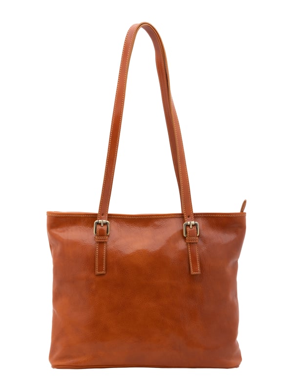Bolso bandolera para mujer. El cierre es con cremallera. Los bolsillos internos son dos con cremallera y dos abiertos. Los bolsillos externos son uno en la espalda con cremallera. Falta la correa para el hombro. El mango es de piel. Hay dos compartimentos internos. El material exterior es auténtica piel de vacuno. Internamente está forrado en algodón. Medidas: 31x41x10 cm. Hecho en Italia