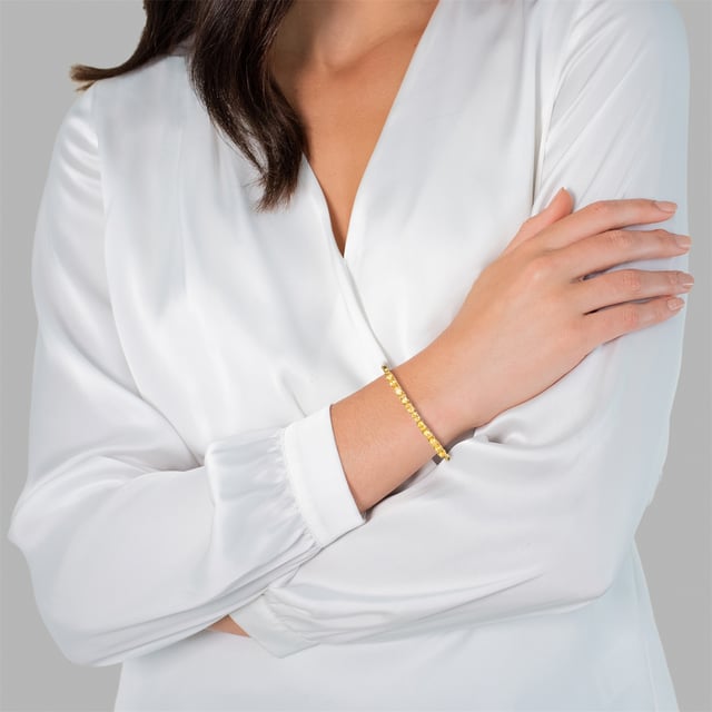 Do you love contemporary silver jewelry? Then discover the jewelry label Rafaela Donata and enjoy special chic on your skin. Whether as a filigree bracelet or noble earrings, as an opulent collier or a fashionable ring-the variety of silver creations are no limits, and that with an unbeatable price-performance ratio. You will be enchanted!
