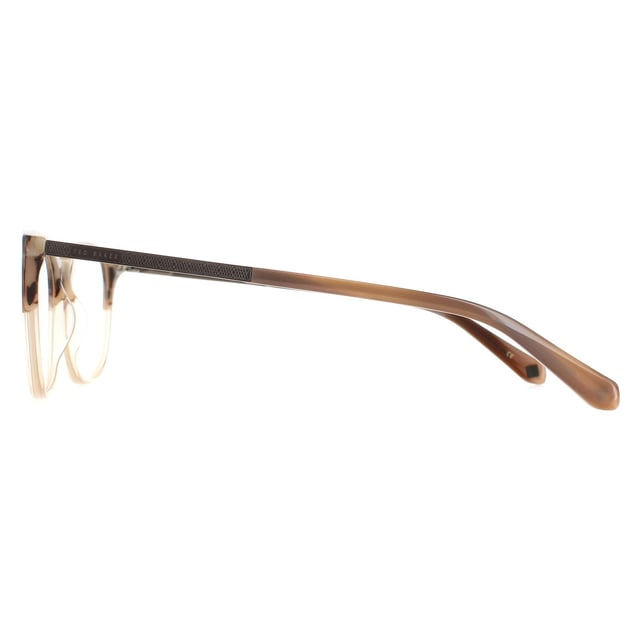 Ted Baker Round Heren Bruin Horn TB8219 Archer Glazen Frames TB8219 Archer zijn een ronde stijl vervaardigd van lichtgewicht acetaat. De Ted Baker -branding is op de tempels voor merkauthenticiteit.