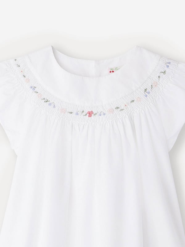 Bonpoint's totally French aesthetics have been depicted with care and beautiful precision. This girls Fillys short sleeve t-shirt amplifies the label's sophisticated portfolio and adoration for traditional concepts. Crafted in cotton poplin via an elegant flared cut. It showcases delicate hand-embroidered smocking on the neckline, along with colourful motifs that include the famous Bonpoint cherry.  Button Fastening At the Back Crew Neck 100% Cotton