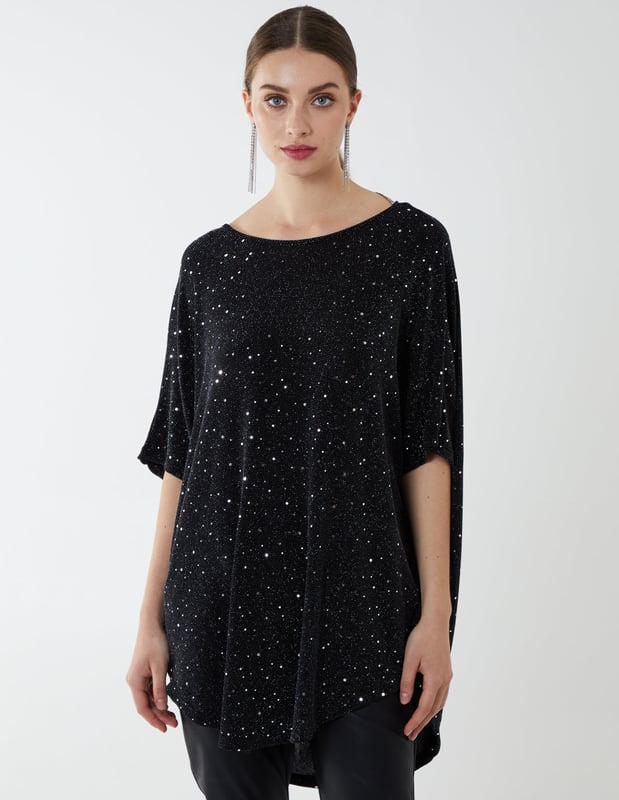 The perfect top to take you from day to night this party season! Sparkle and shine the night away in this oversized top! 87% Nylon, 5% Polyester, 5% Elastyne, 3% Metallic fibre Hand wash Round necklineShort sleeve Approx length 81 cm Unfastened