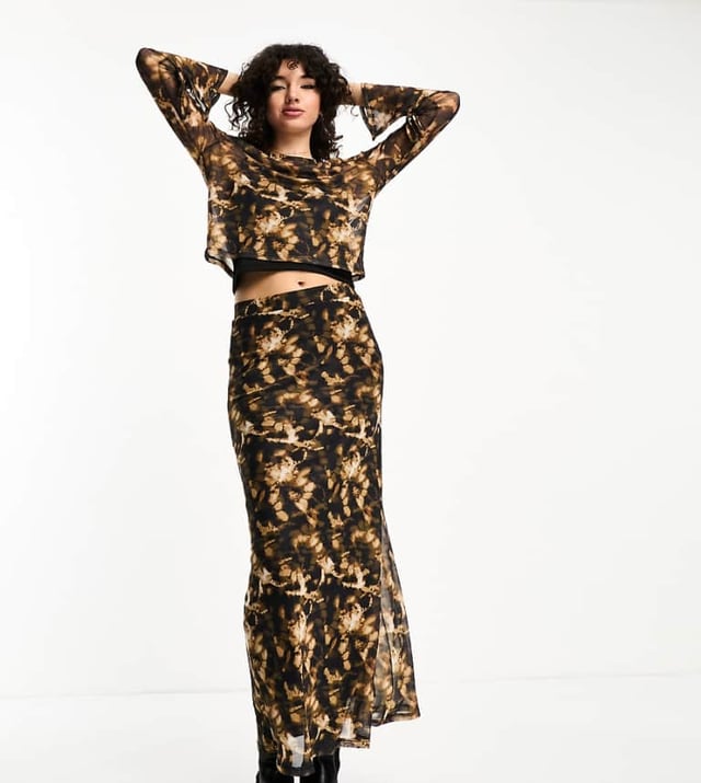 Skirts by Vero Moda Tall Part of a co-ord set Top sold separately Abstract design High rise Elasticated waist Regular fitSold By: Asos