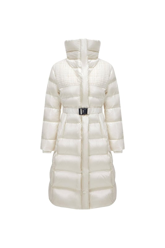 Elevate your urban commute with the Women's Premium Puffer Goose Down Jacket. Featuring low-saturation colour and artful pleats, this jacket exudes quiet luxury, blending simplicity with sophistication for a refined, yet understated look.

Kindly note: SIZE RUNS LARGE — consider selecting one size down.