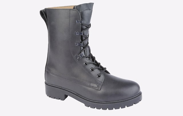 Grafters have designed these Assault combat boots to ensure that no matter the conditions, you will get through and keep on going every single time with premium materials, comfort and stability.
- Leather upper
- Full lace closure
- Heel pull loop for easy on / off wear
- Padded tongue
- Cushioed footbed
- Durable rubber outsole