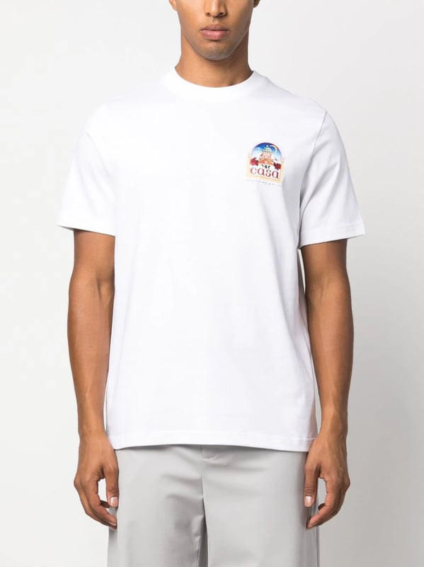 Showing the brand's focus on vibrant colours and details, the Vue De L'Arche short-sleeve T-shirt from Casablanca is decorated with a coloured graphic logo at the chest and back. Crafted from organic cotton, it features a straight cut in white.