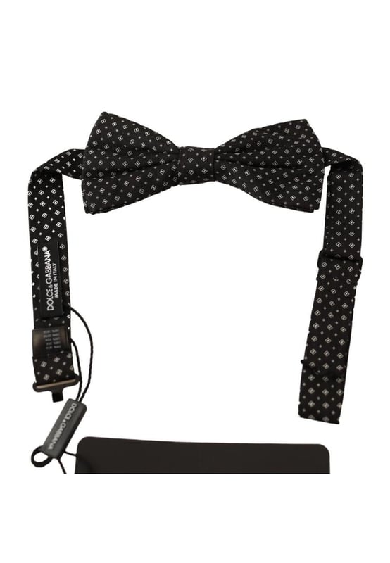 100% Authentic Dolce & Gabbana bow tie
  Black Fantasy Pattern
  Tied model
  Made of 100% Silk
  Adjustable length neck strap
  One size fits all
  Made in Italy
Material: 100% Silk
