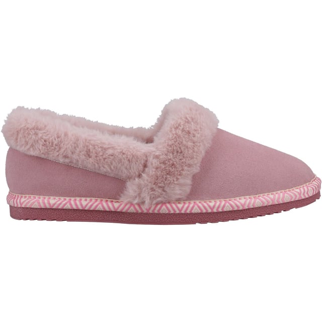 Featuring a real suede upper, memory foam insole and cosy faux fur the Ariel slipper is the perfect choice to keep your toes toasty all winter long