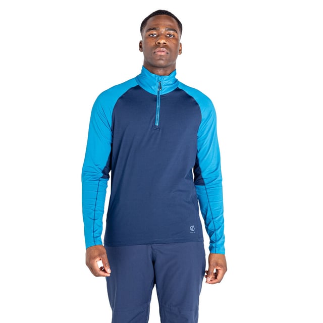 95% Polyester, 5% Elastane. Fabric: Core Stretch. Design: Contrast Sleeves, Logo. Sleeve-Type: Long-Sleeved. Fastening: Quarter Zip. Neckline: Standing Collar. Fabric Technology: Lightweight, Quick Dry. Sustainability: Made from Recycled Materials.