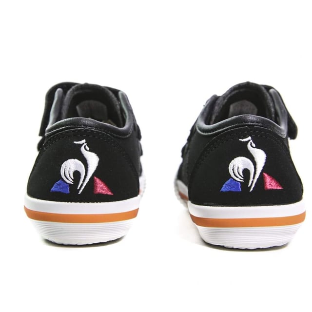 Basket Le Coq Sportif Deauville inf Jungen Schwarz Synthetik. Authentischer Schuh der Marke Le Coq Sportif - Streetwear/Sportswear Design von Le Coq Sportif - Le Coq Sportif für modebewusste Jungen, perfekt für den Alltag - Basket Le Coq Sportif in Schwarz lässt sich ideal mit der restlichen Garderobe kombinieren - bequeme Synthetikmaterialien - klassischer Klettverschluss - Deauville inf - Synthetik.