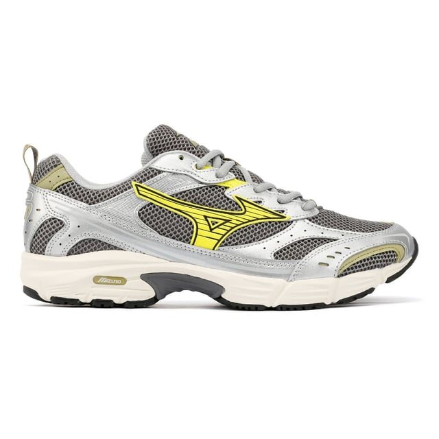 Verhoog je comfort en stijl met deze sneakers met een bovenwerk van mesh en synthetisch leer. Ontworpen met een lichtgewicht dempende tussenzool voor verbeterde ondersteuning en de hele dag draagbaarheid.