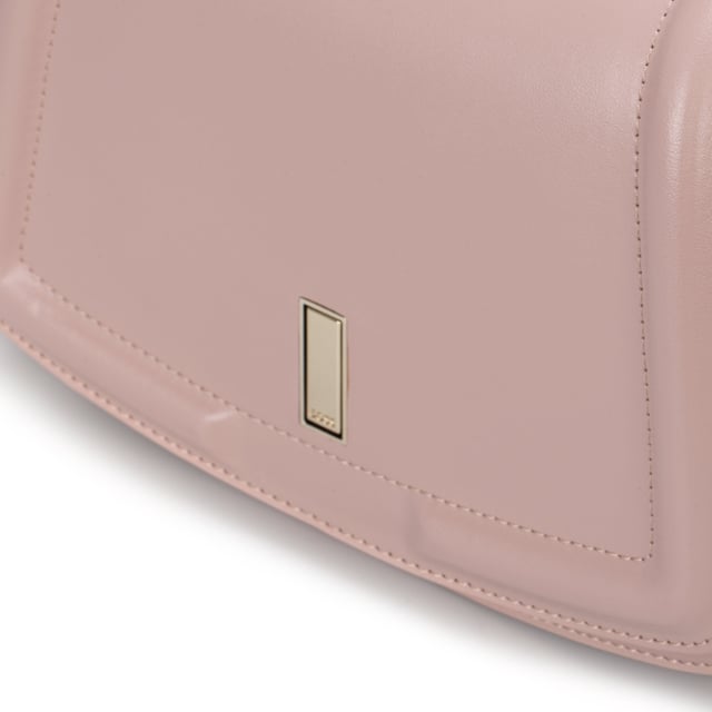 inside organisation: One zip pocket on front and 2 open pockets on back. Metal hardware.