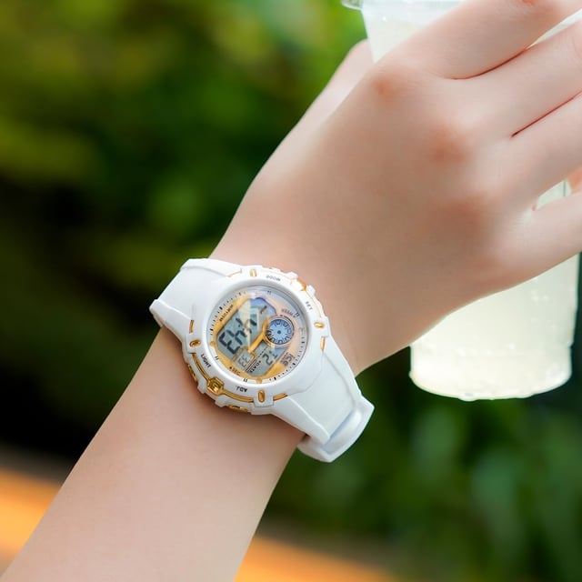 This Ice Watch Ice Digit Explorer - Magical White Gold Digital Watch for Child is the perfect timepiece to wear or to gift. It's White 40 mm Round case combined with the comfortable White Silicone watch band will ensure you enjoy this stunning timepiece without any compromise. Operated by a high quality Quartz movement and water resistant to 10 bars, your watch will keep ticking. Discover the ICE digit retro explorer Magical white gold. This Digital watch has a Calendar function: Day-Date as well as Stop Watch , Countdown , Dual Time , Alarm and Light High quality 19 cm length and 19 mm width a White Silicone strap with a Buckle Case diameter: 40 mm,case thickness: 16 mm, case colour: White and dial colour: Gold